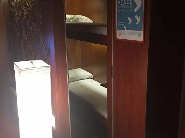 هتل Onkel Inn Airport Sleepbox