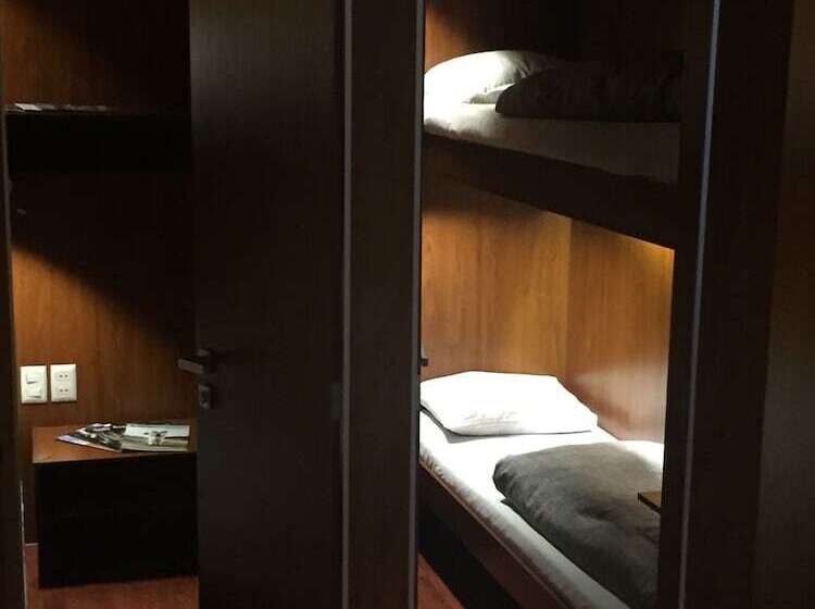 Hotel Onkel Inn Airport Sleepbox