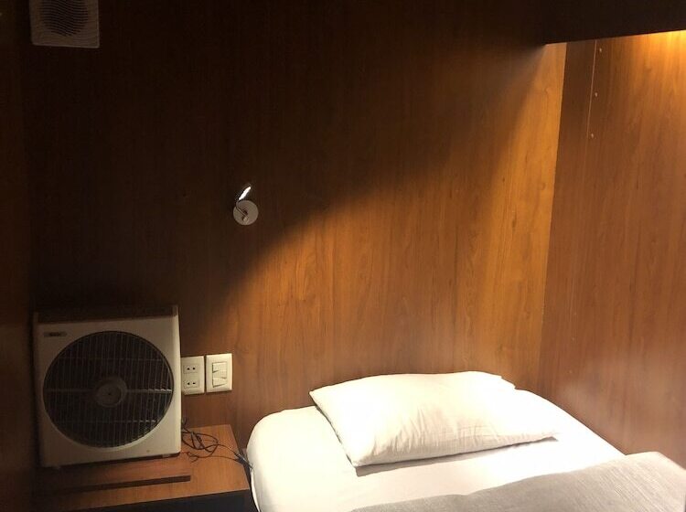 Hotel Onkel Inn Airport Sleepbox