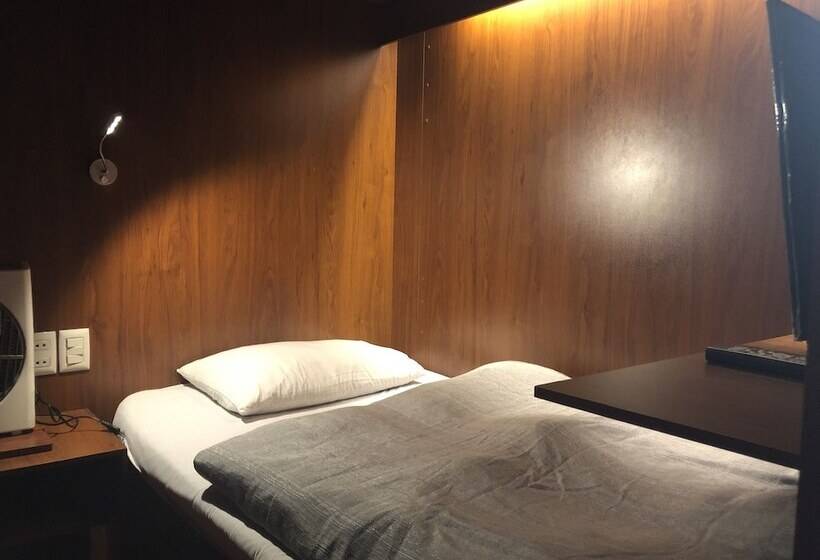 Hotel Onkel Inn Airport Sleepbox