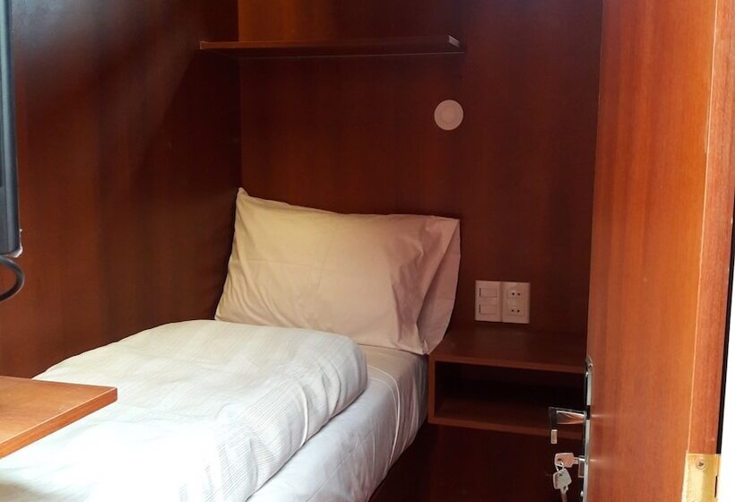 Hotel Onkel Inn Airport Sleepbox