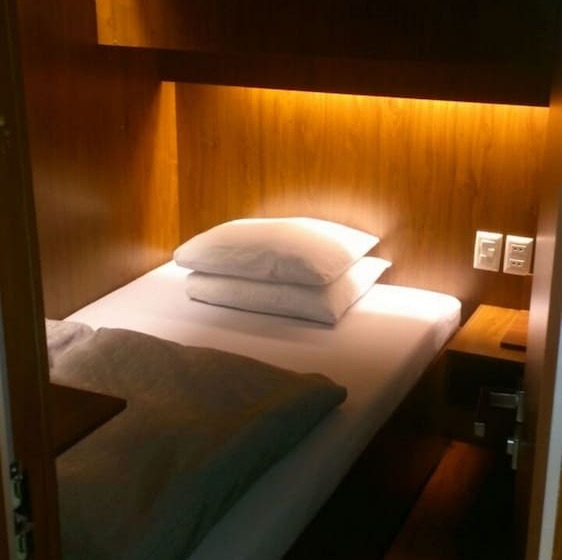 Hotel Onkel Inn Airport Sleepbox