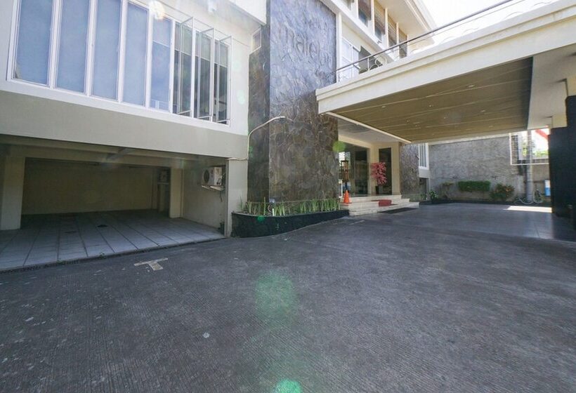 בית מלון כפרי Reddoorz Plus Near Universitas Negeri Makassar 2