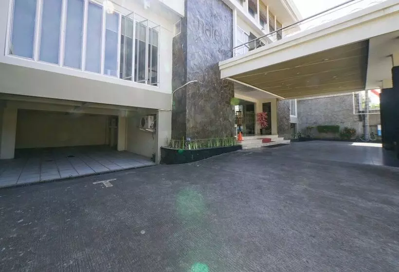 ホテル Reddoorz Plus Near Universitas Negeri Makassar 2