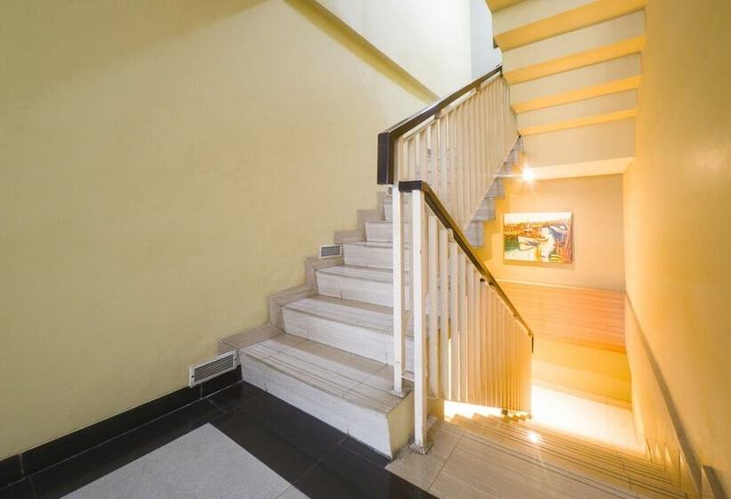 בית מלון כפרי Reddoorz Plus Near Universitas Negeri Makassar 2