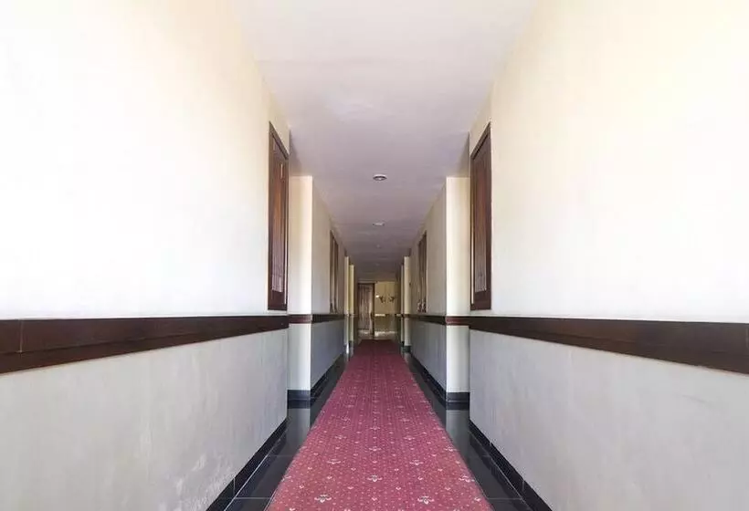 ホテル Reddoorz Plus Near Universitas Negeri Makassar 2