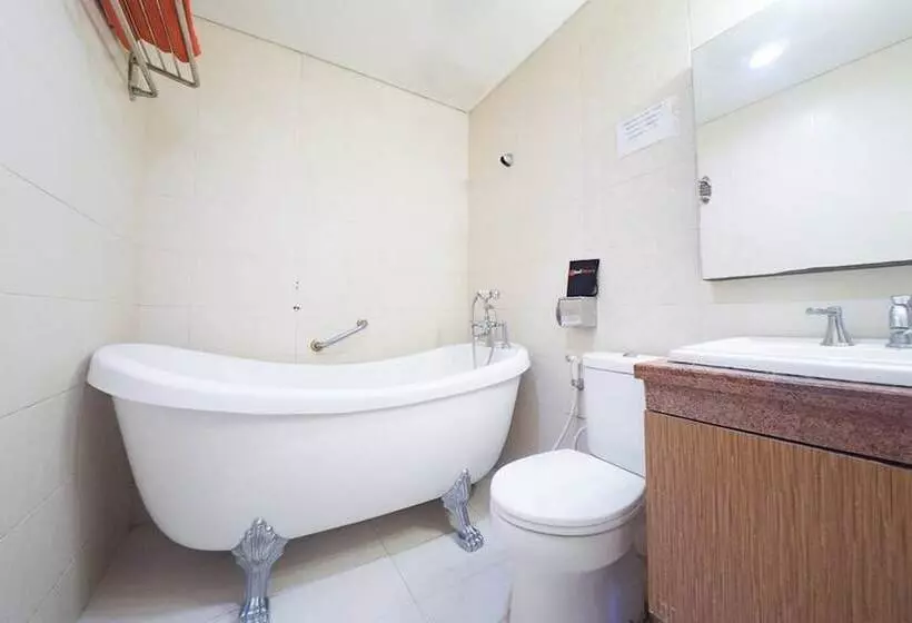 ホテル Reddoorz Plus Near Universitas Negeri Makassar 2