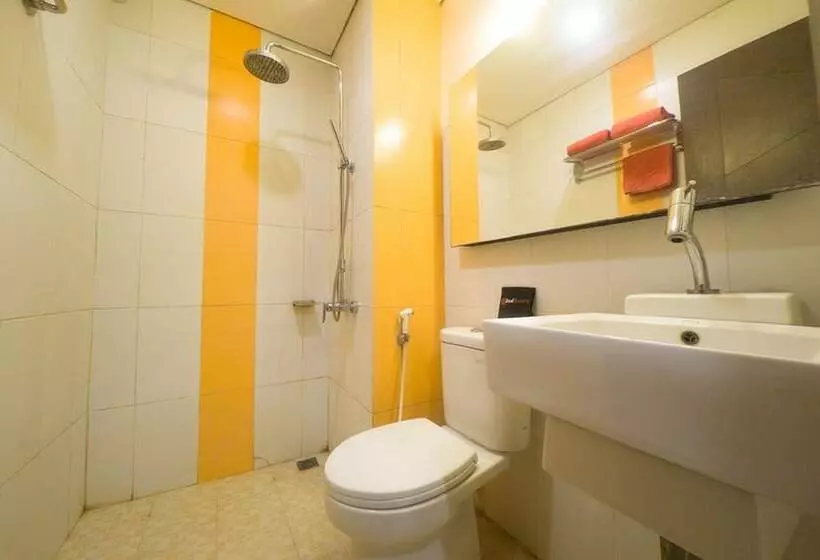 ホテル Reddoorz Plus Near Universitas Negeri Makassar 2