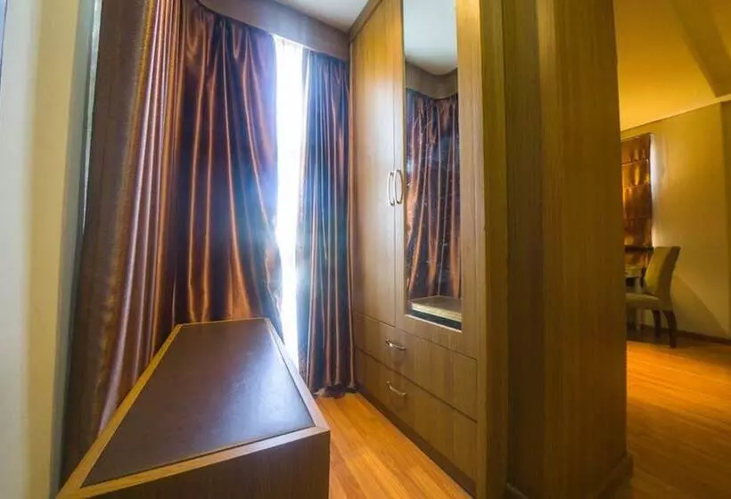 ホテル Reddoorz Plus Near Universitas Negeri Makassar 2