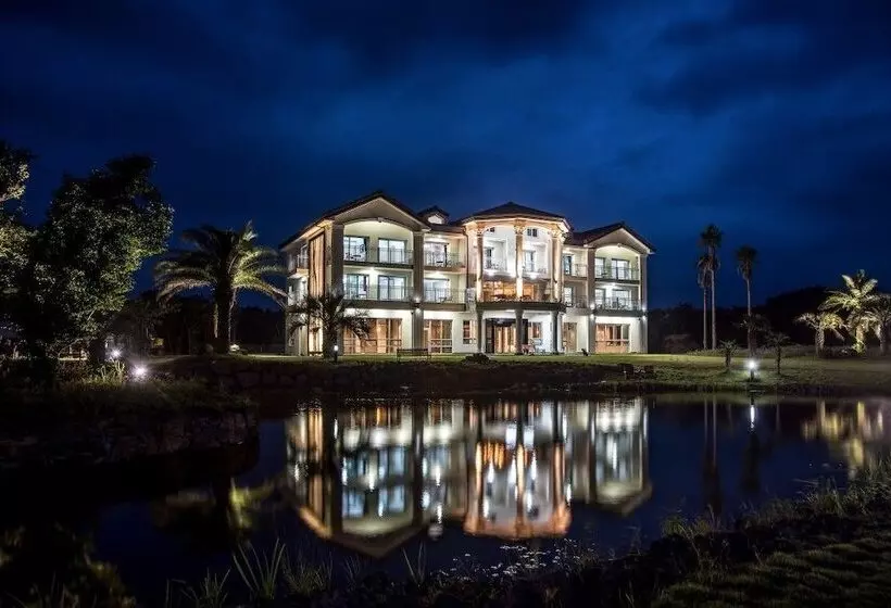 Oakra Resort