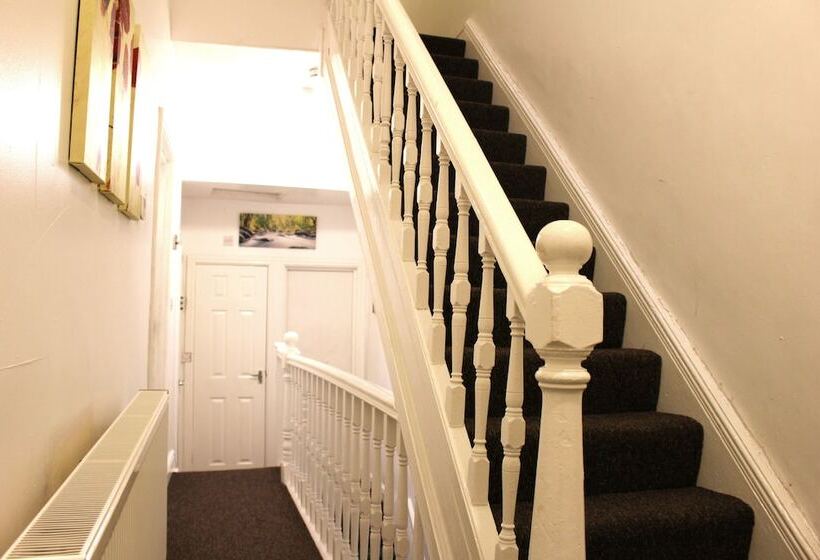 بنسيون Park Lane Heights