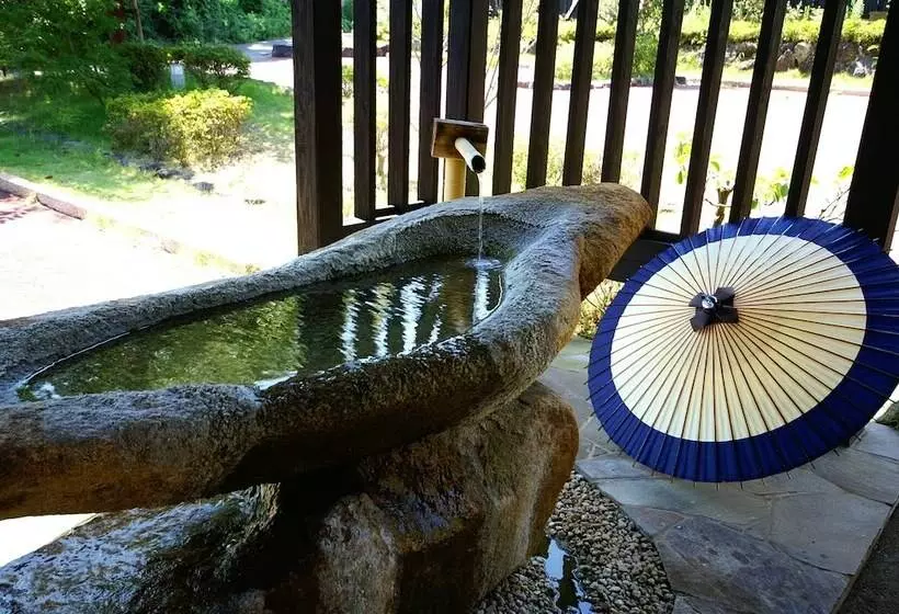 Ryokan Gensen To Hanare No Oyado Tsuki