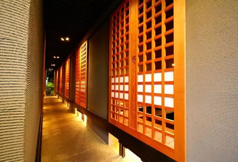 Ryokan Gensen To Hanare No Oyado Tsuki