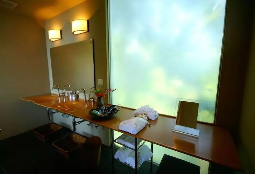 Ryokan Gensen To Hanare No Oyado Tsuki
