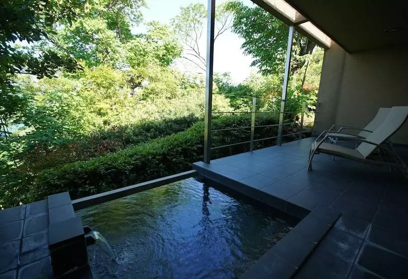 Ryokan Gensen To Hanare No Oyado Tsuki