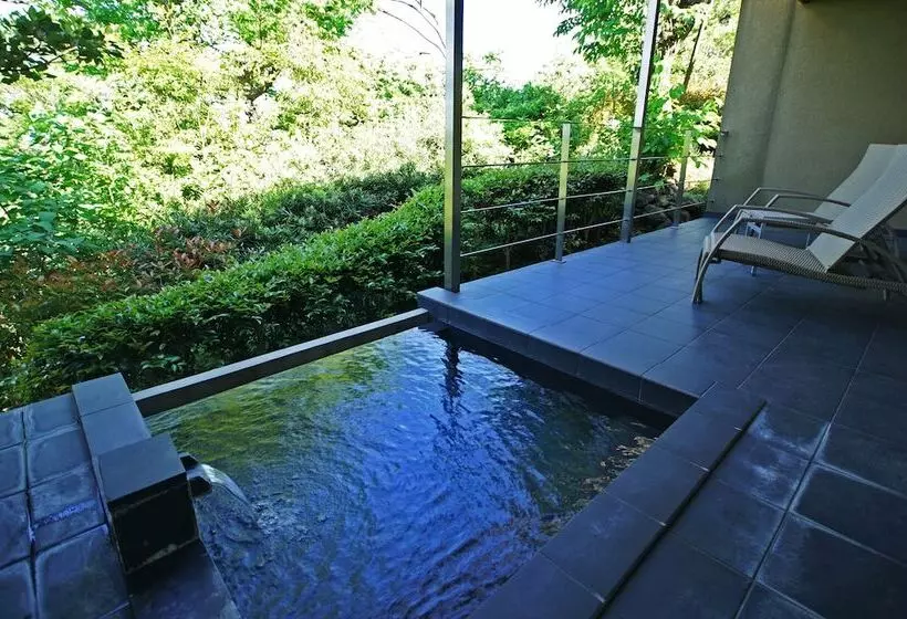 Ryokan Gensen To Hanare No Oyado Tsuki