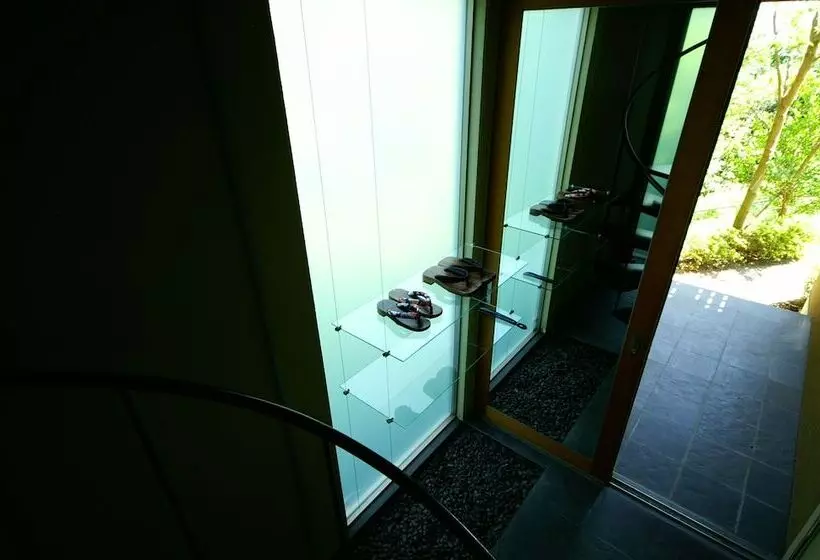 Ryokan Gensen To Hanare No Oyado Tsuki