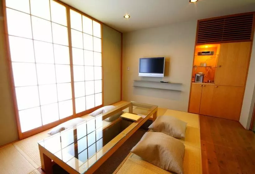 Ryokan Gensen To Hanare No Oyado Tsuki