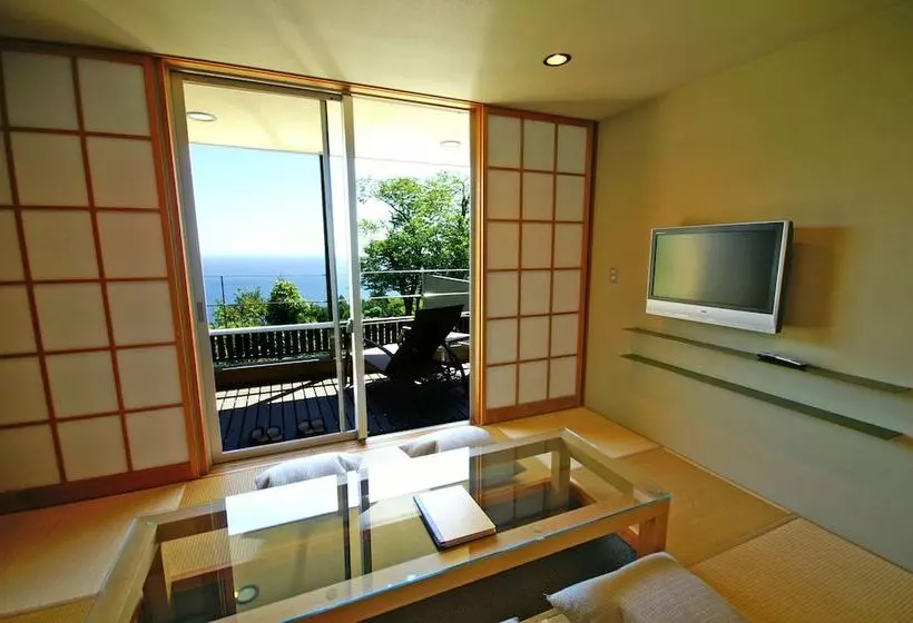 Ryokan Gensen To Hanare No Oyado Tsuki