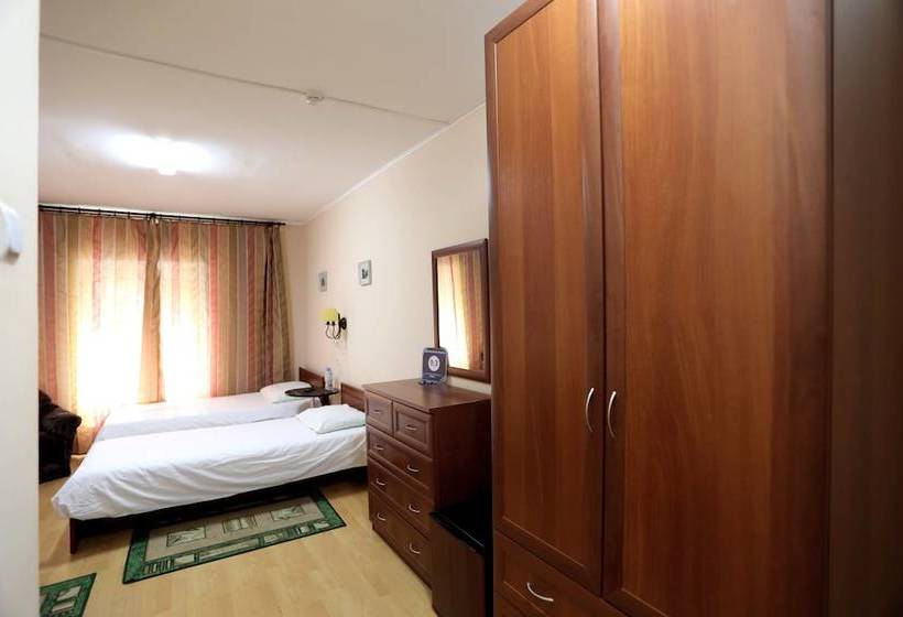 U Krasnogo Mosta  Hostel