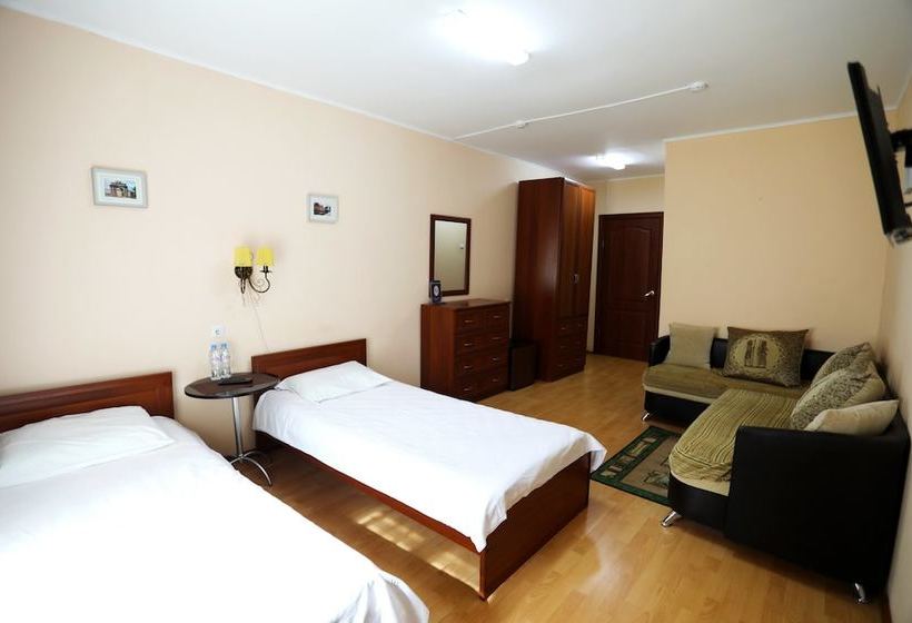 U Krasnogo Mosta  Hostel