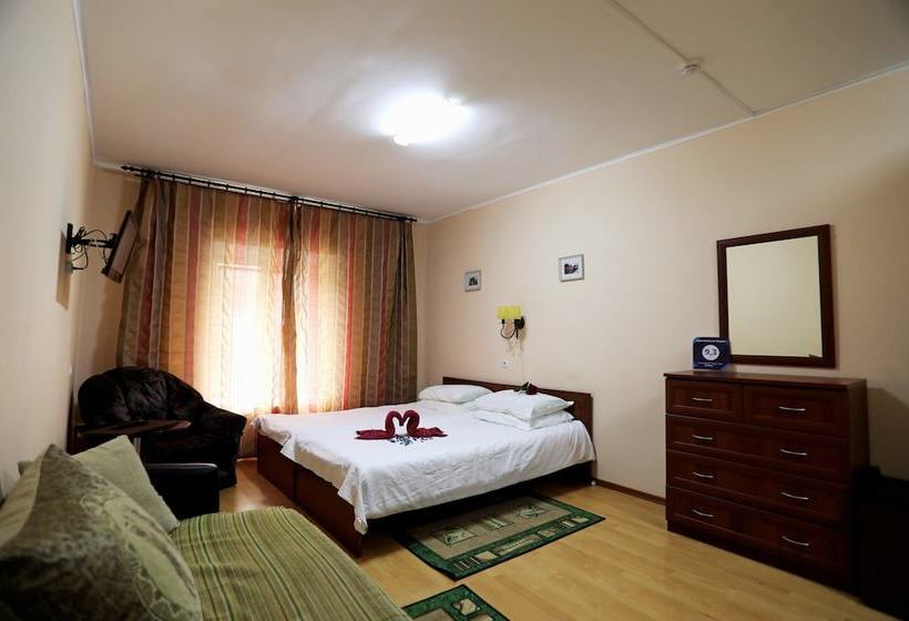 U Krasnogo Mosta  Hostel