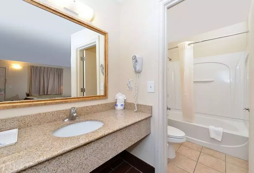 Отель Americas Best Value Inn Near Downtown Nashville