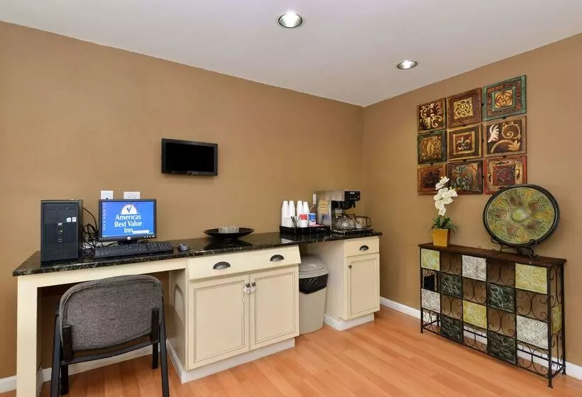 Отель Americas Best Value Inn Near Downtown Nashville