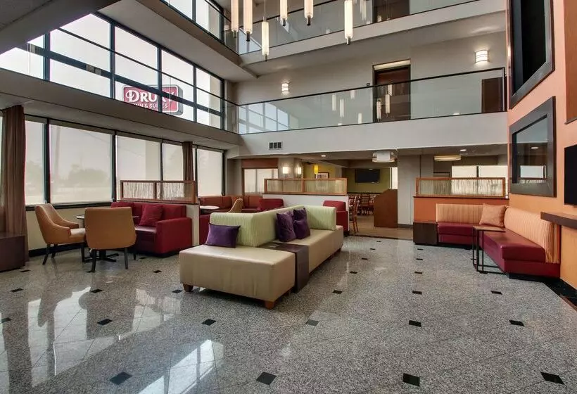 Отель Drury Inn & Suites Bowling Green