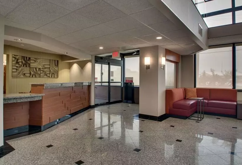 Отель Drury Inn & Suites Bowling Green