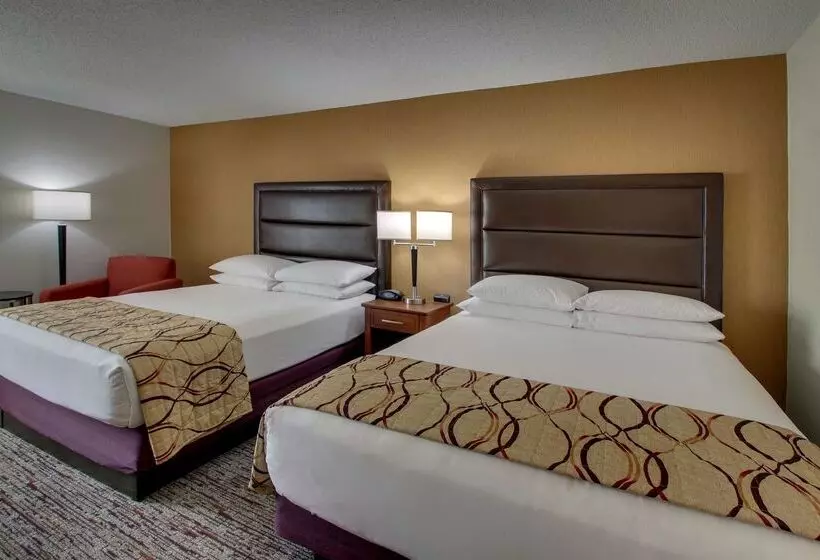 Отель Drury Inn & Suites Bowling Green