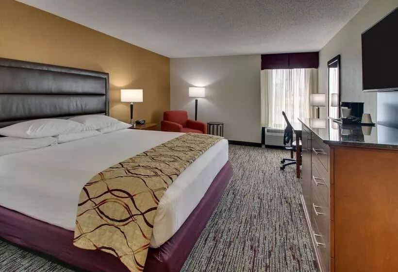Отель Drury Inn & Suites Bowling Green