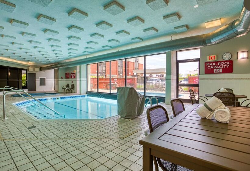 ホテル Drury Inn & Suites St. Louis Fairview Heights