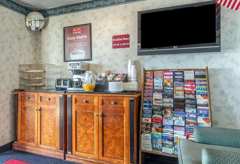 هتل Econo Lodge Castro Valley I580