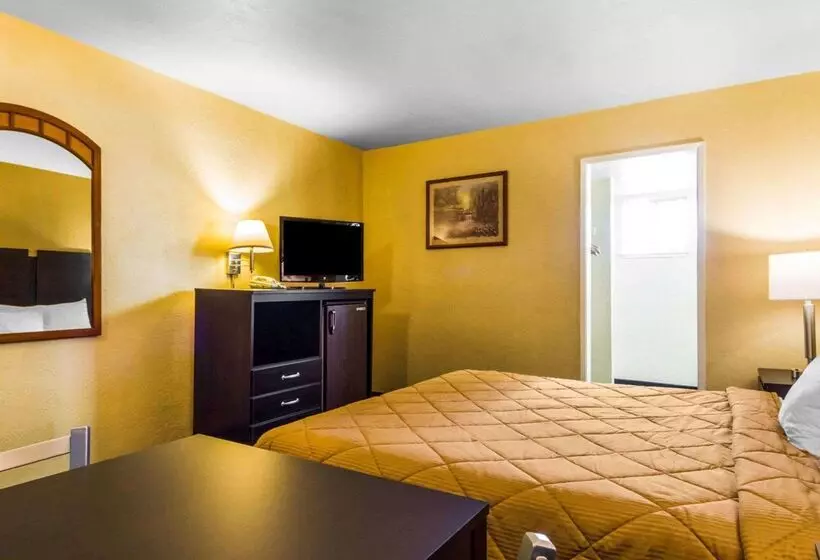 Отель Econo Lodge Sacramento Convention Center