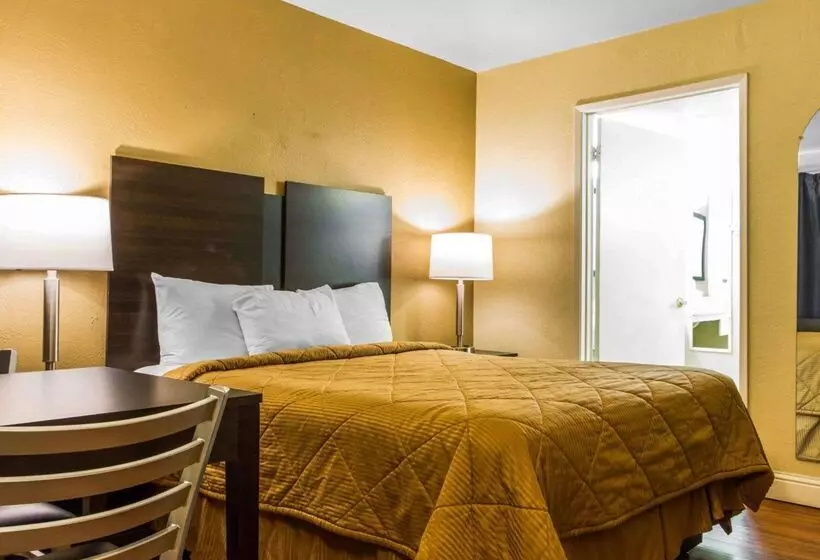 Отель Econo Lodge Sacramento Convention Center