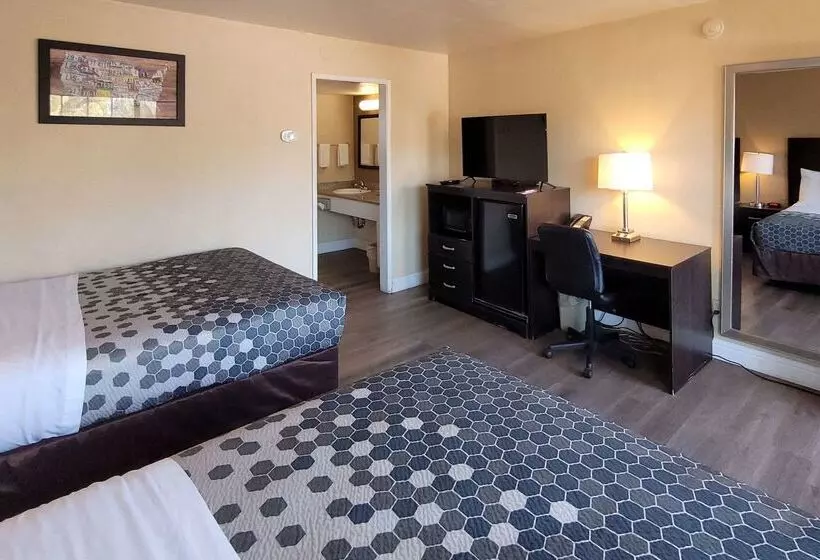 Отель Econo Lodge Sacramento Convention Center