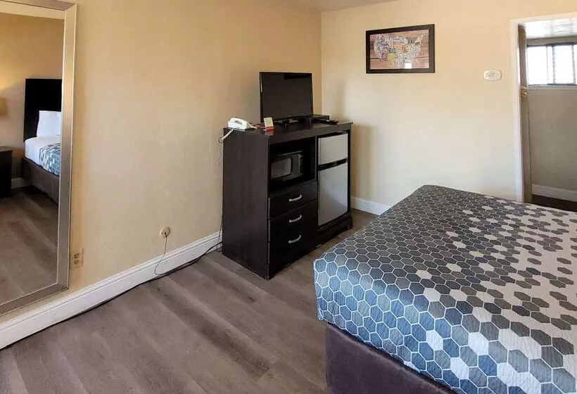 Отель Econo Lodge Sacramento Convention Center