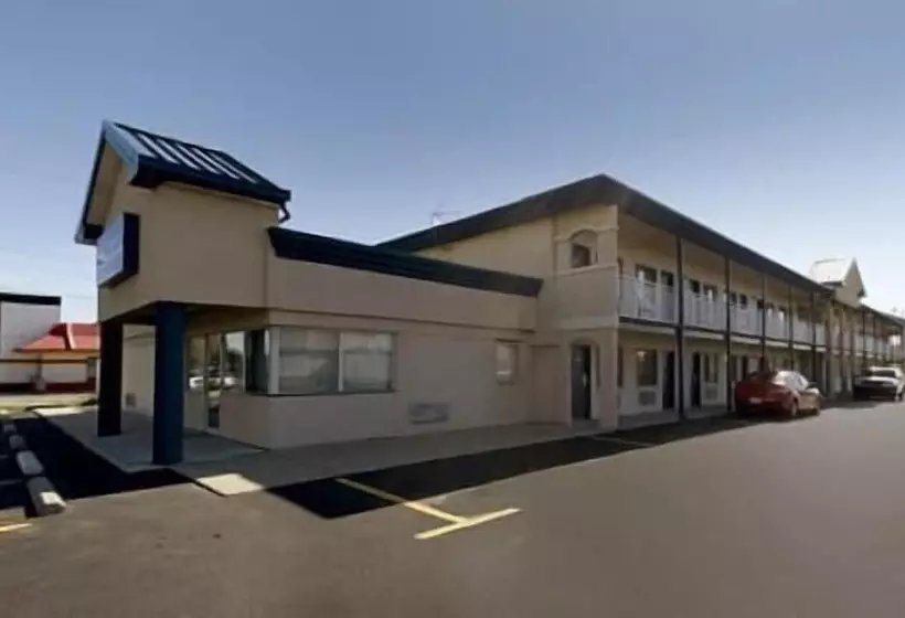 Отель Executive Inn