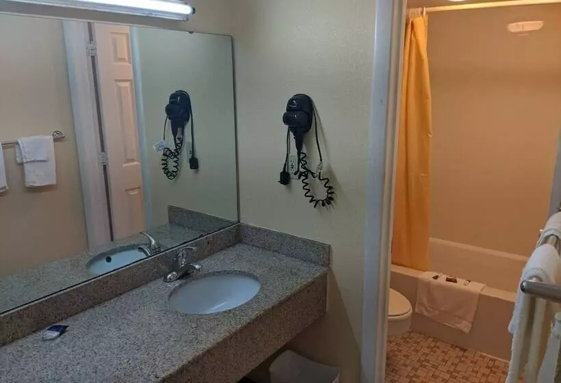 Отель Executive Inn