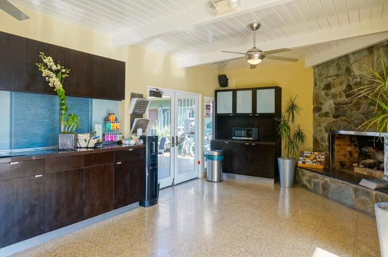 Отель Inn At East Beach