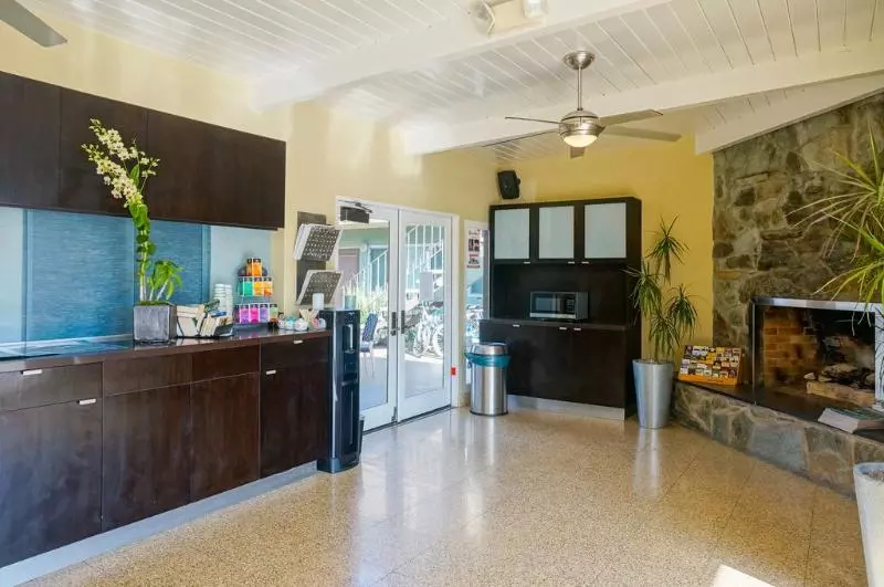 فندق Inn At East Beach