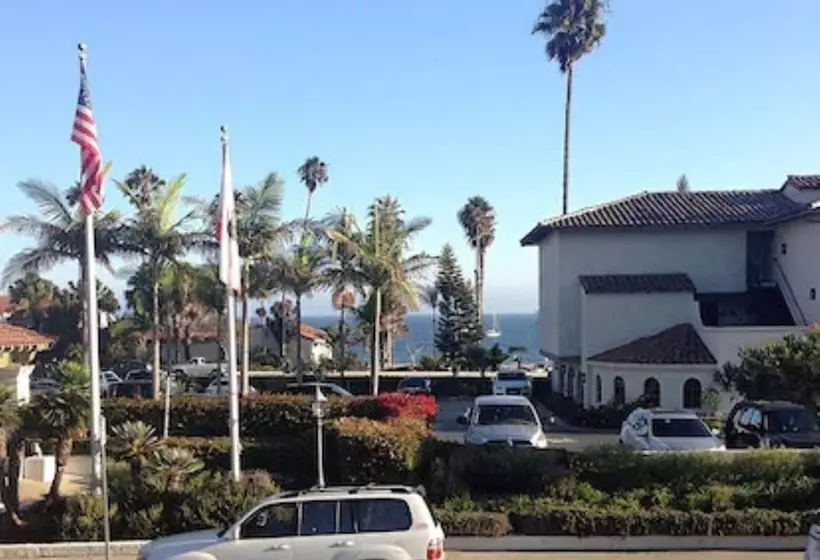 فندق Inn At East Beach