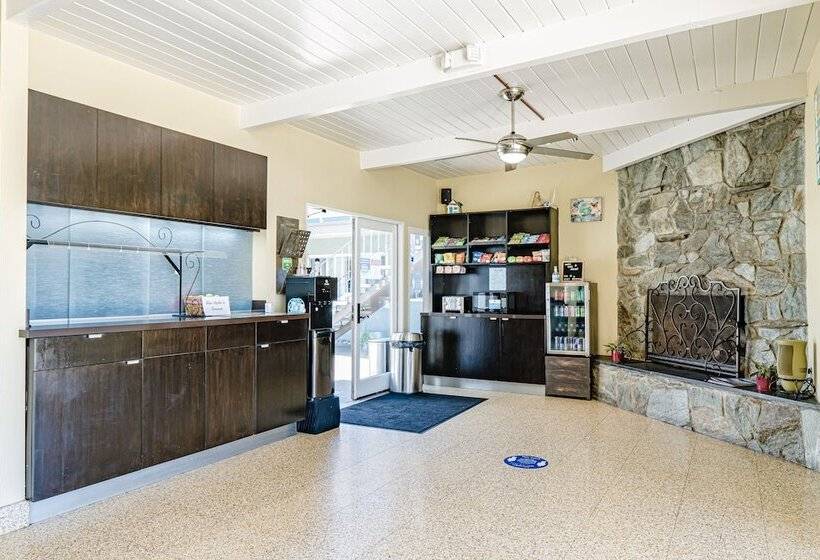 Отель Inn At East Beach