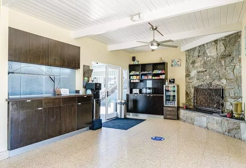 فندق Inn At East Beach