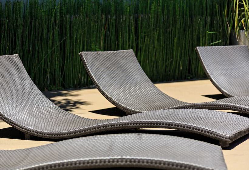 Отель Inn At East Beach