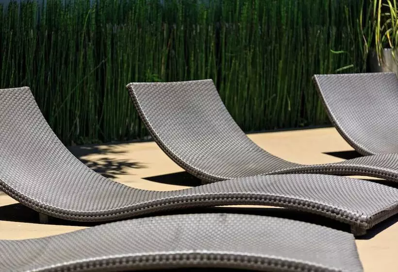 فندق Inn At East Beach