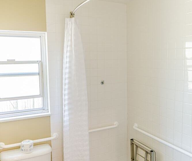 Отель Inn At East Beach