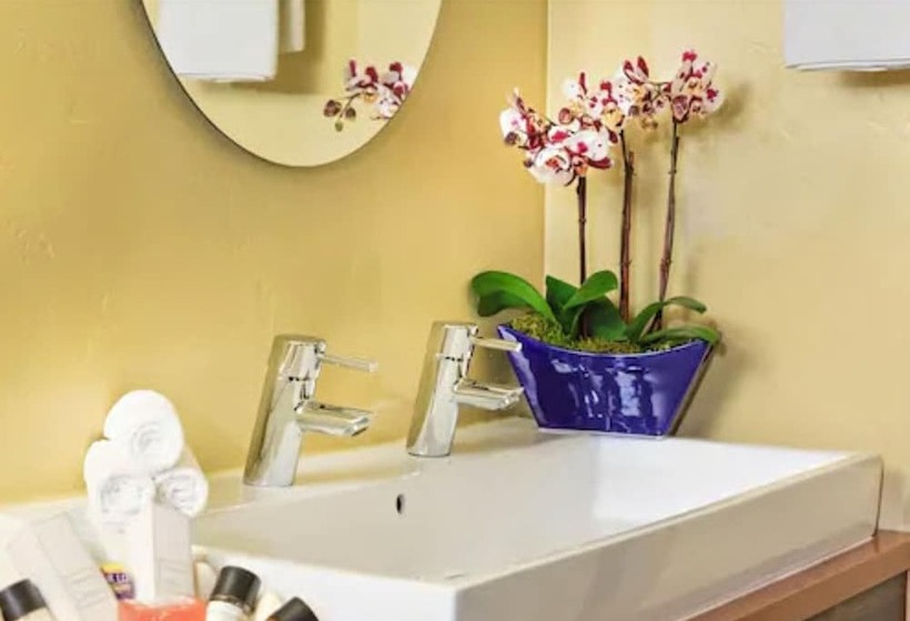 Отель Inn At East Beach