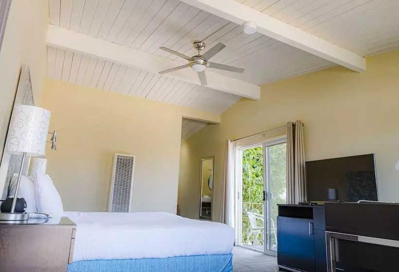 فندق Inn At East Beach